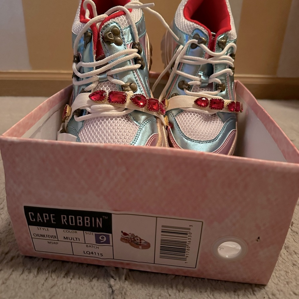 Cape Robbin designer gym shoe size 9 never worn.
